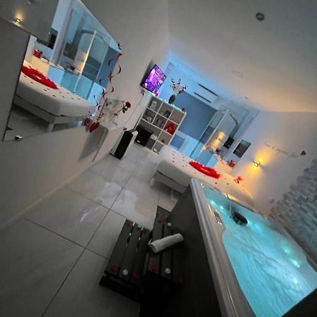 Love Room Avec Spa Privatif 乐罗夫 外观 照片