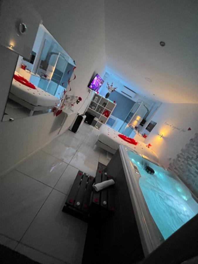 Love Room Avec Spa Privatif 乐罗夫 外观 照片